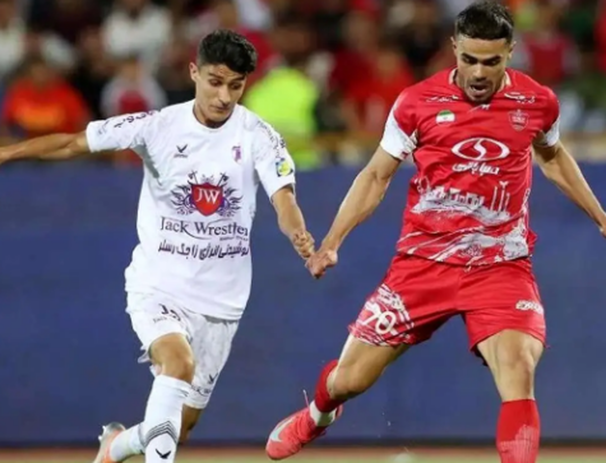 اوستون اورونوف در پرسپولیس می‌ماند؟