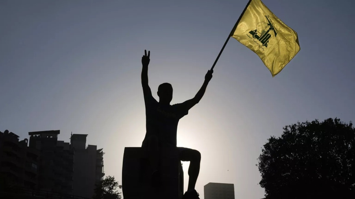 لبنان در لبه تیغ
