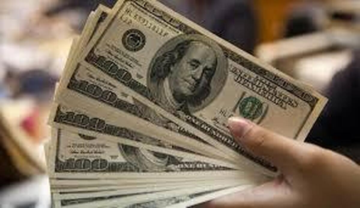 صعود دلار به ۹۳۳۵۰ تومان در پی تغییر فضای سیاسی بازار