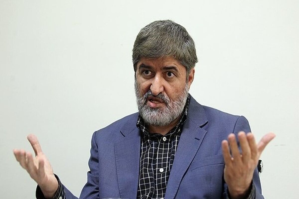 هرکسی از رهبر تعریف کرد، فوری جذبش نکنیم