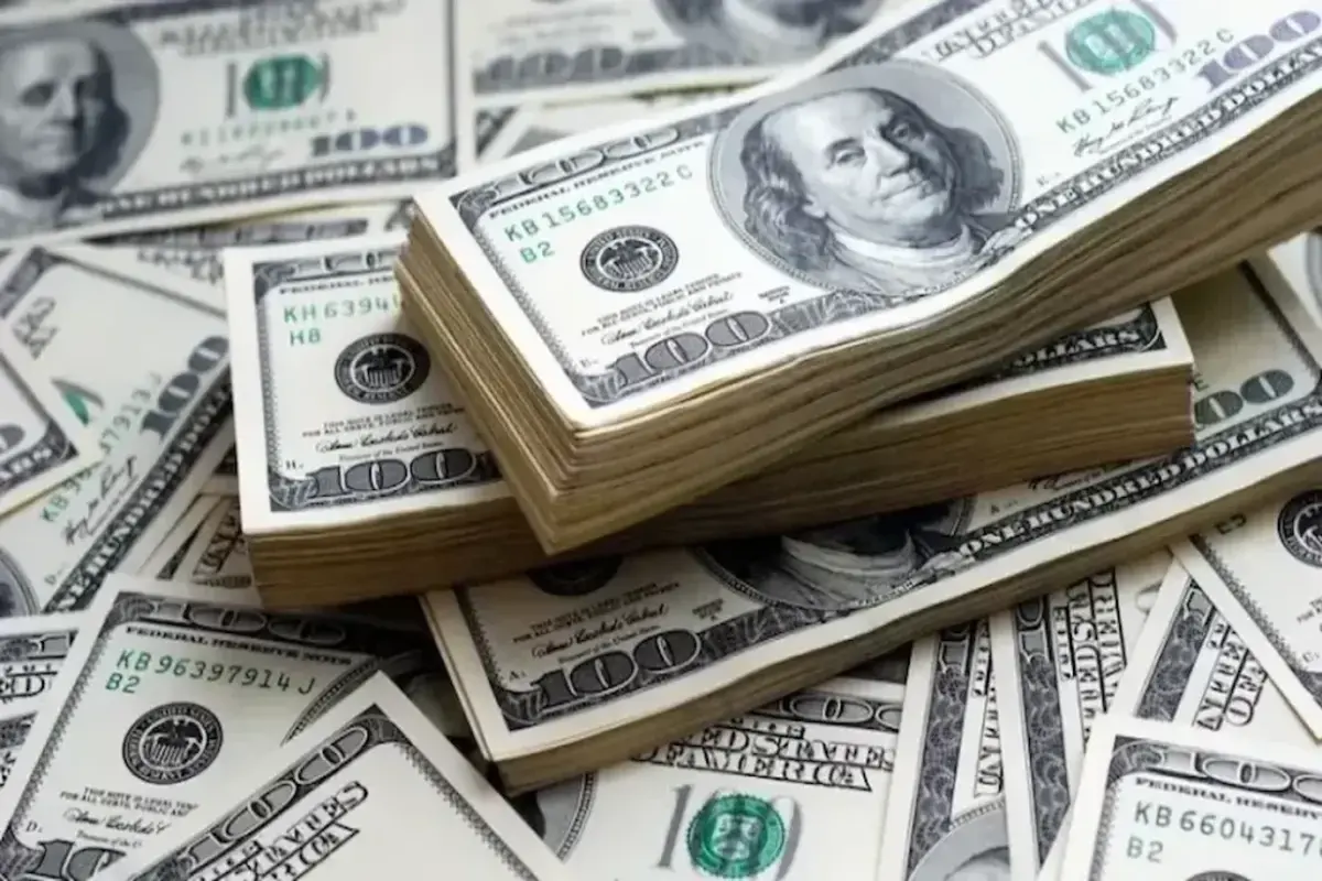 دلار با عبور از مرز ۱۰۰ هزار تومان قله تاریخی جدید ساخت