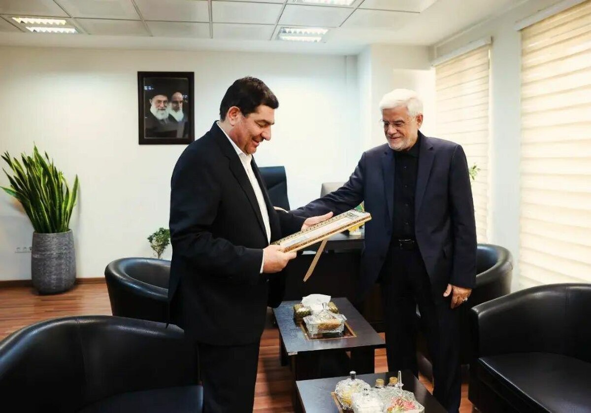 عارف در هفته دولت با معاونان اول سابق و خانواده‌هایشان دیدار کرد
