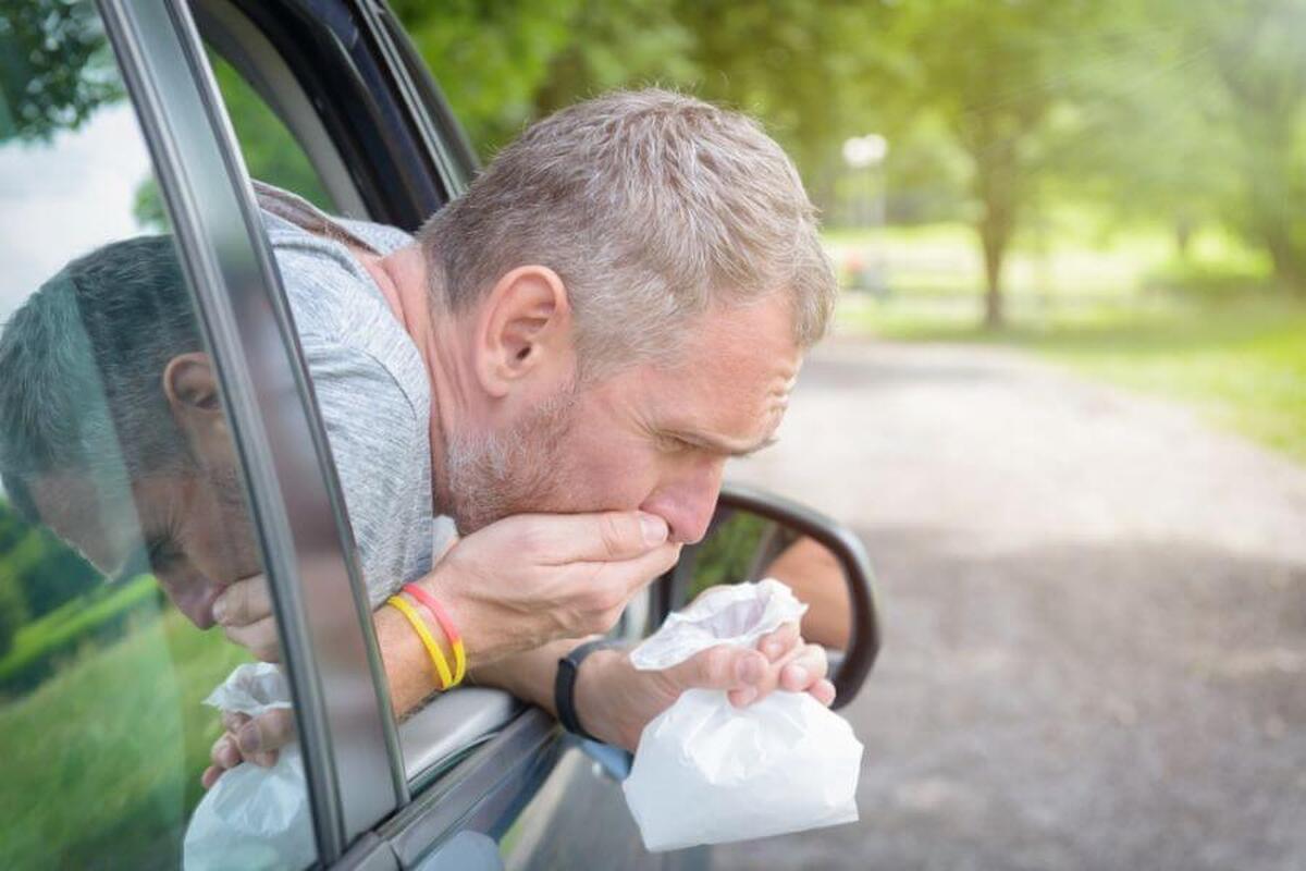هنگام سفر با خودرو دچار حالت تهوع می‌شوید؟