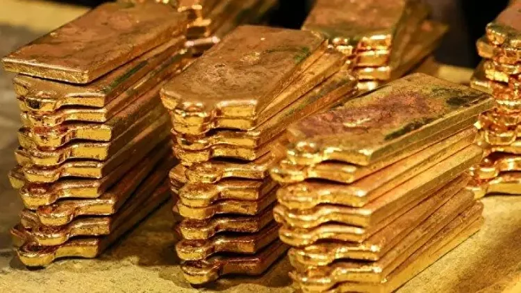 طلا در مسیر نزولی؛ دلار رشد کرد، فدرال نرخ بهره را بررسی می‌کند