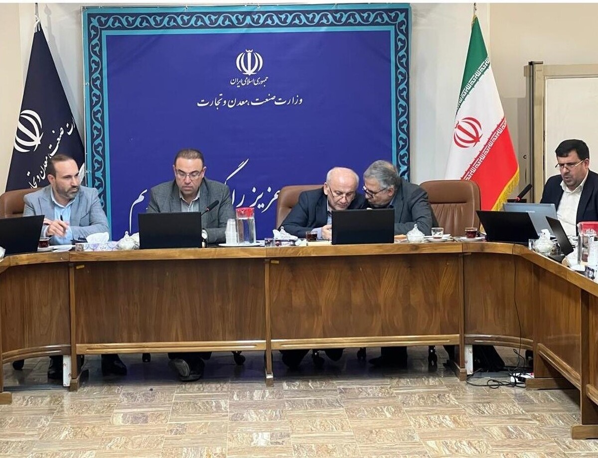 نشست مشترک استاندار مازندران با معاون صنایع عمومی وزارت صمت و معین استان