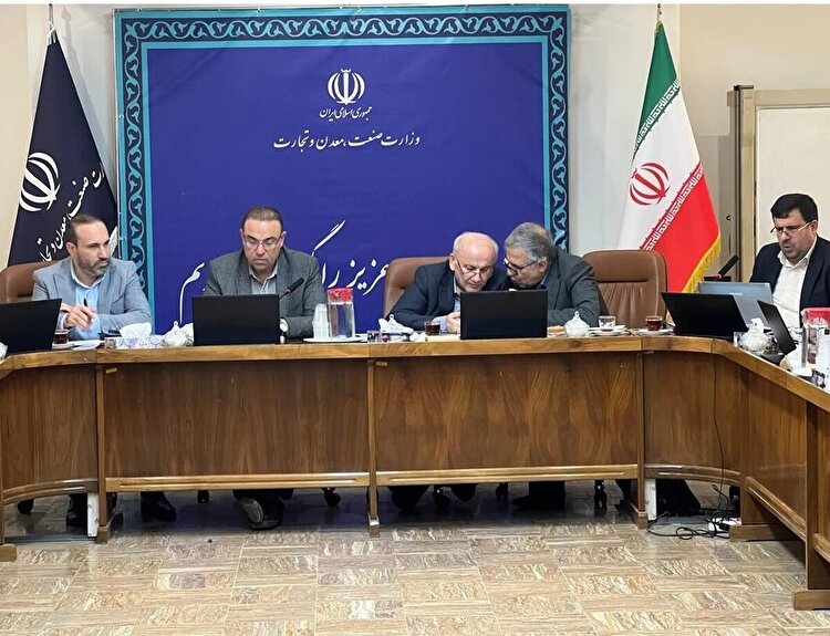 نشست مشترک استاندار مازندران با معاون صنایع عمومی وزارت صمت و معین استان