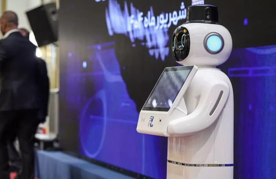 اولین ربات وکیل در ایران رونمایی شد