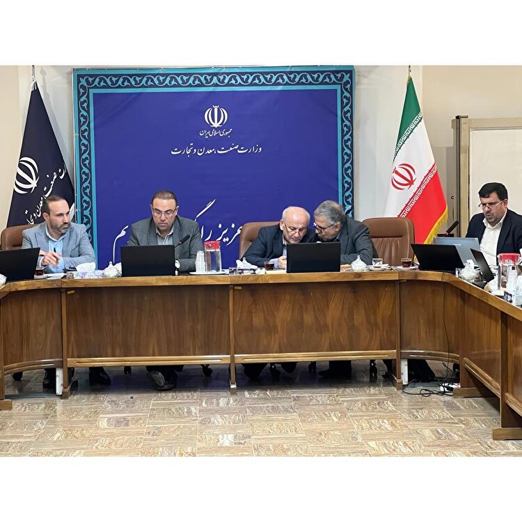 نشست مشترک استاندار مازندران با معاون صنایع عمومی وزارت صمت و معین استان
