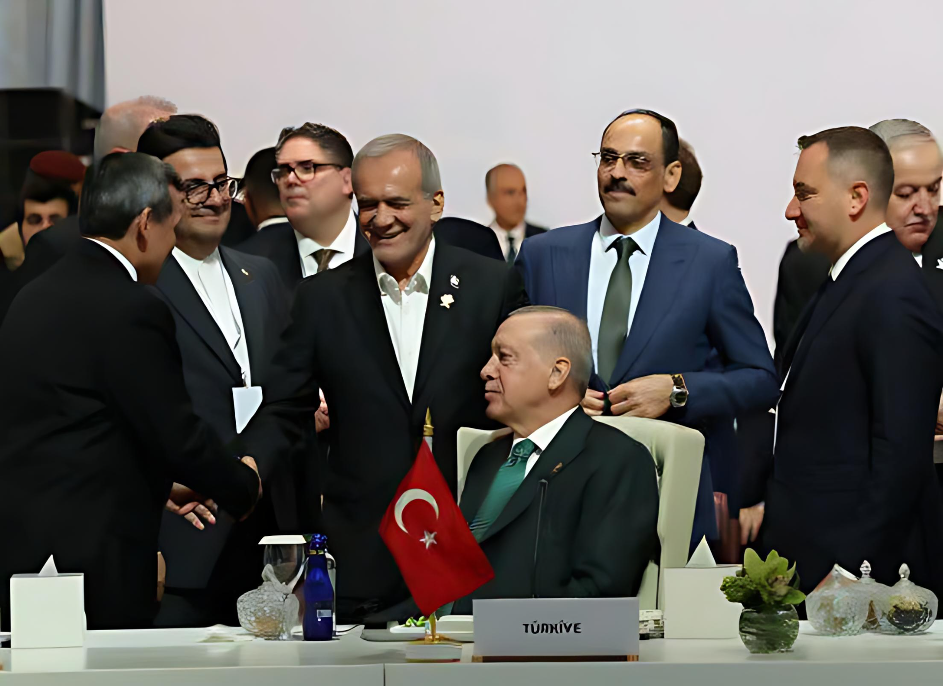 توضیحات معاون تشریفات رئیس جمهور پیرامون عکس پزشکیان و اردوغان