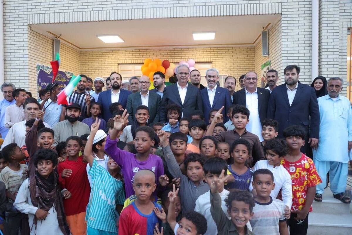 وزیر اقتصاد از مجتمع آموزشی «ایران ما» در چابهار بازدید کرد