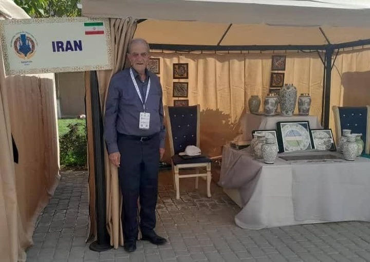 درخشش هنرمند همدانی در فستیوال جهانی صنایع‌دستی ازبکستان