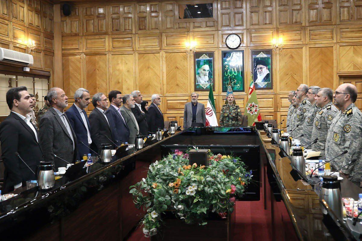 نشست اعضای کمیسیون امنیت ملی مجلس با فرمانده کل ارتش نشست اعضای کمیسیون امنیت ملی مجلس با فرمانده کل ارتش