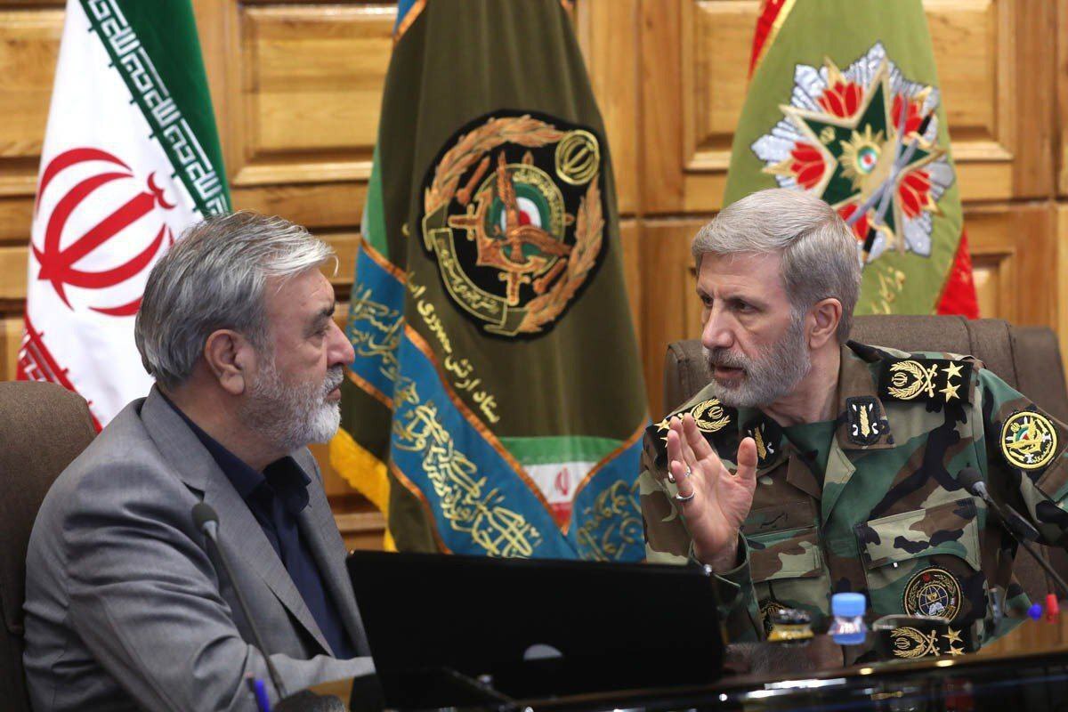 نشست اعضای کمیسیون امنیت ملی مجلس با فرمانده کل ارتش نشست اعضای کمیسیون امنیت ملی مجلس با فرمانده کل ارتش