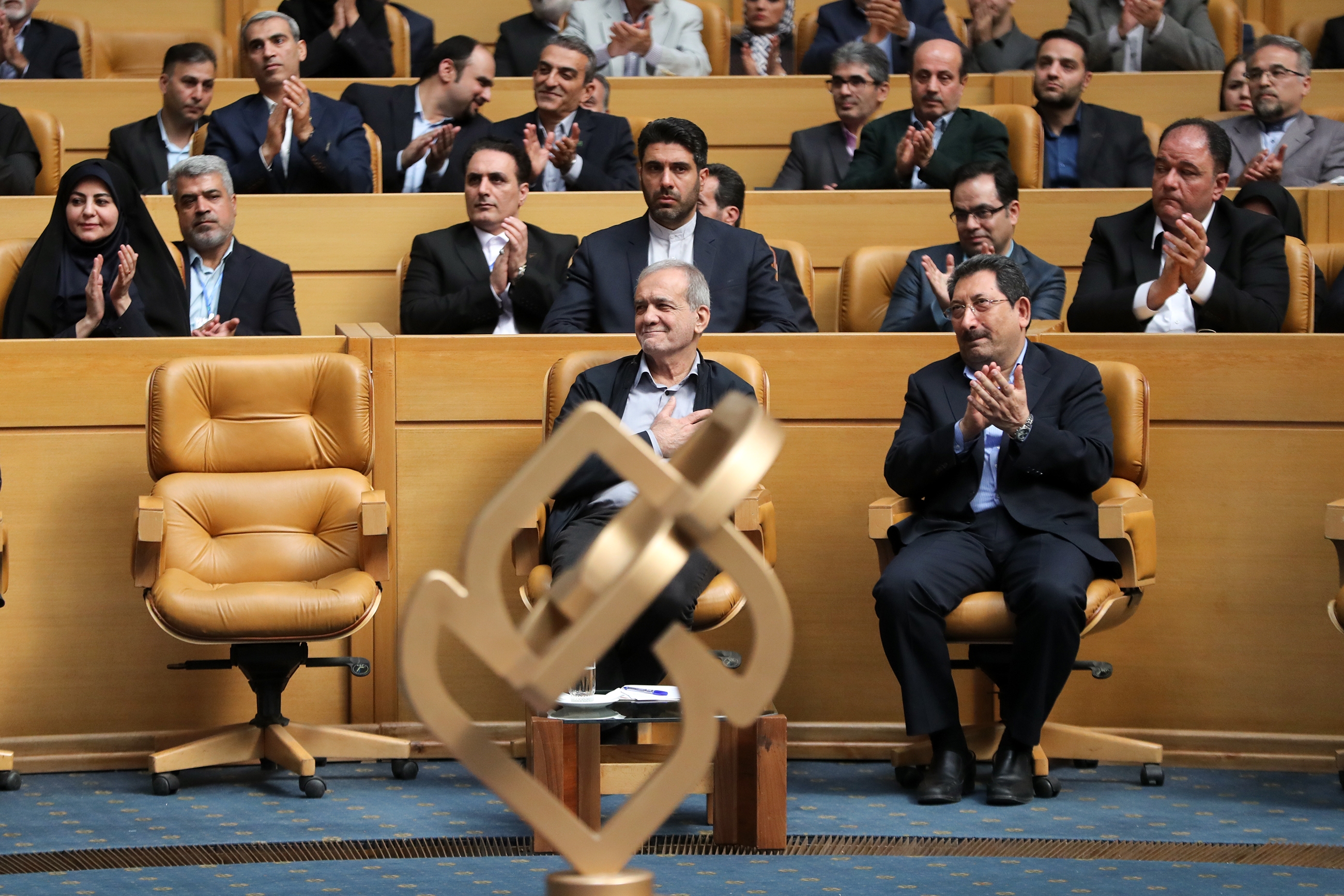 بزرگداشت روز جهانی استاندارد با حضور رئیسجمهور پزشکیان برگزار شد بزرگداشت روز جهانی استاندارد با حضور رئیسجمهور پزشکیان برگزار شد