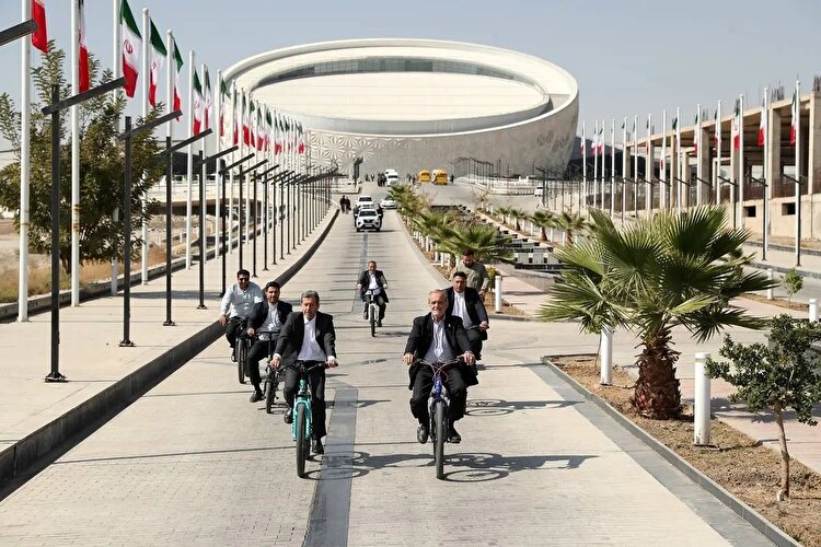 مسعود پزشکیان دوچرخه سواری کرد + فیلم