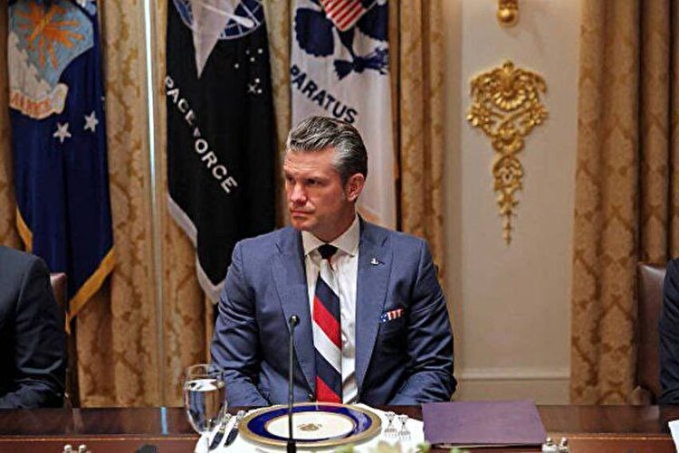 حاشیه‌ساز شدن کراوات وزیر جنگ آمریکا در دیدار با زلنسکی و ترامپ