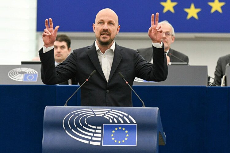 انتقاد تند نمایده پارلمان اروپا از حمله آمریکا و اسرائیل به ایران