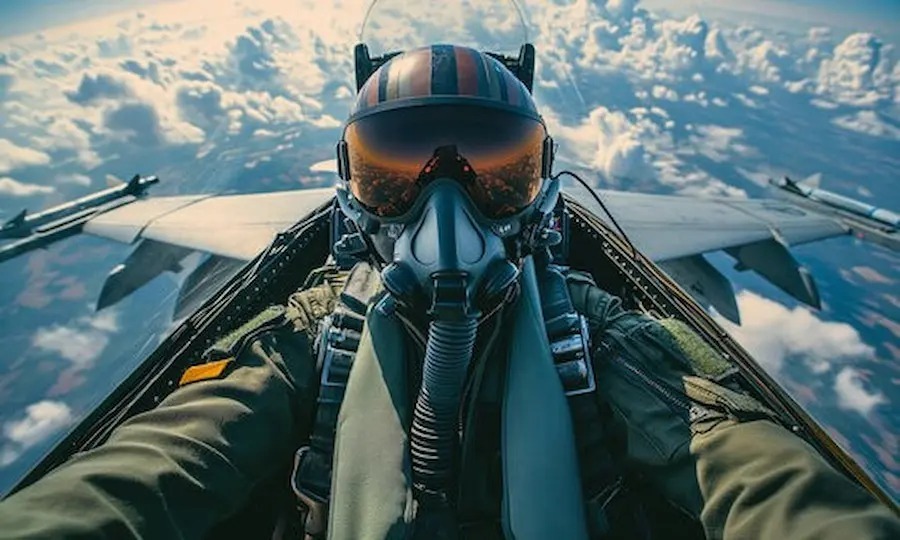 خلبانان جنگنده چقدر حقوق می‌گیرند؟