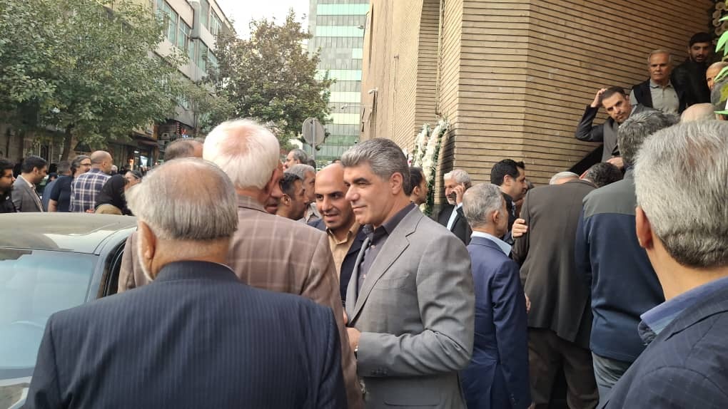 در مراسم ترحیم برادر مصطفی تاجزاده در مراسم ترحیم برادر مصطفی تاجزاده