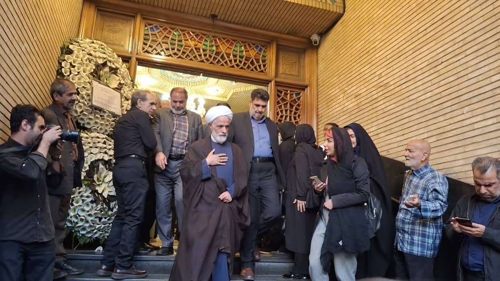 در مراسم ترحیم برادر مصطفی تاجزاده در مراسم ترحیم برادر مصطفی تاجزاده