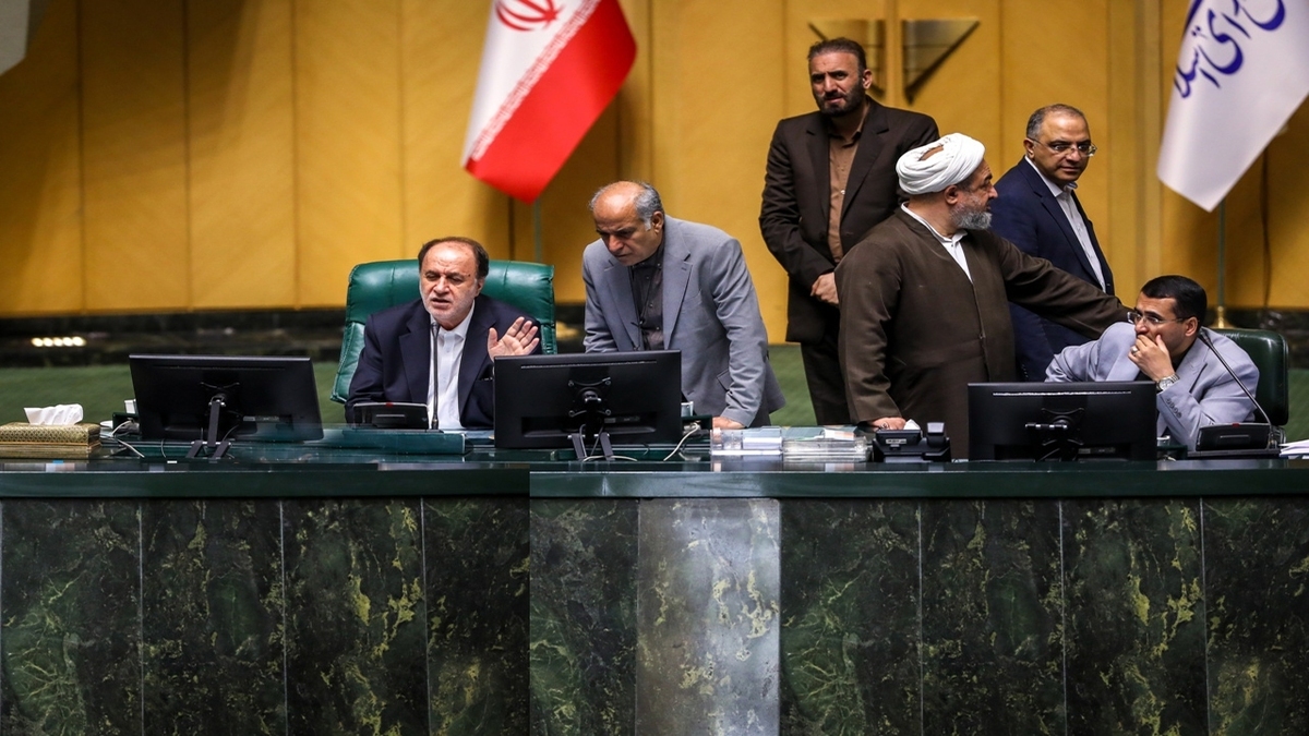 نایب رئیس مجلس: حقوق نیرو‌های شرکتی مستقیم پرداخت شود