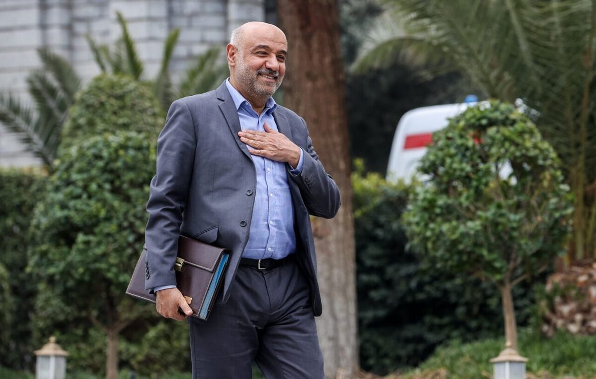 سعیدی مبارکه: ماندن میدری در دولت غلط است