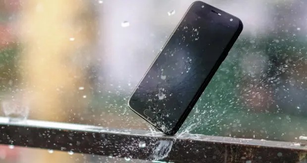 اگر گوشی شما خیس شده، این کار‌ها را بکنید