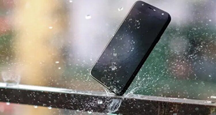 اگر گوشی شما خیس شده، این کار‌ها را بکنید