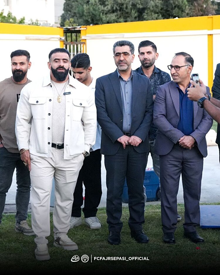 گرگ پارسی سر تمرین فجر