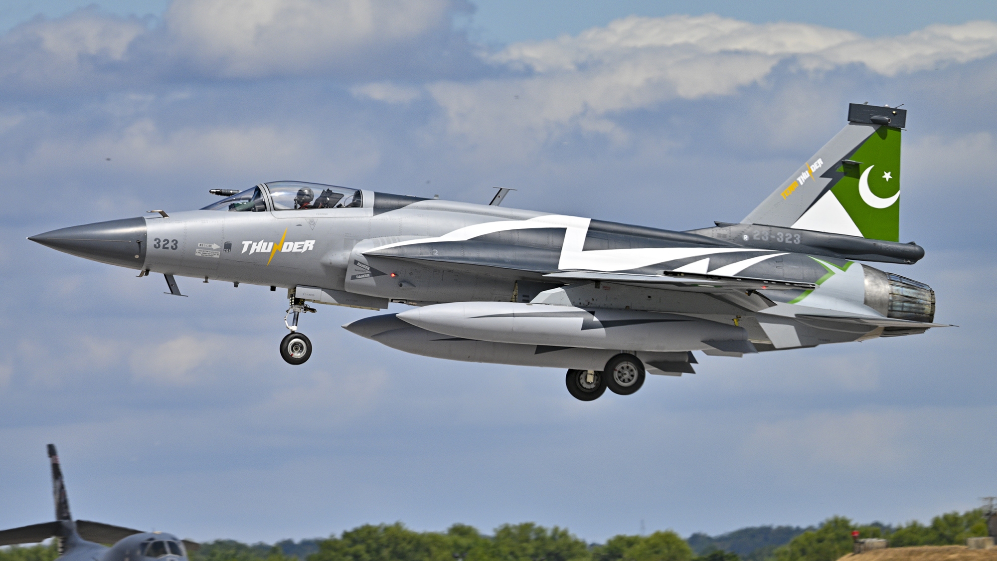 جنگنده‌های JF-۱۷ پاکستان در آسمان آذربایجان