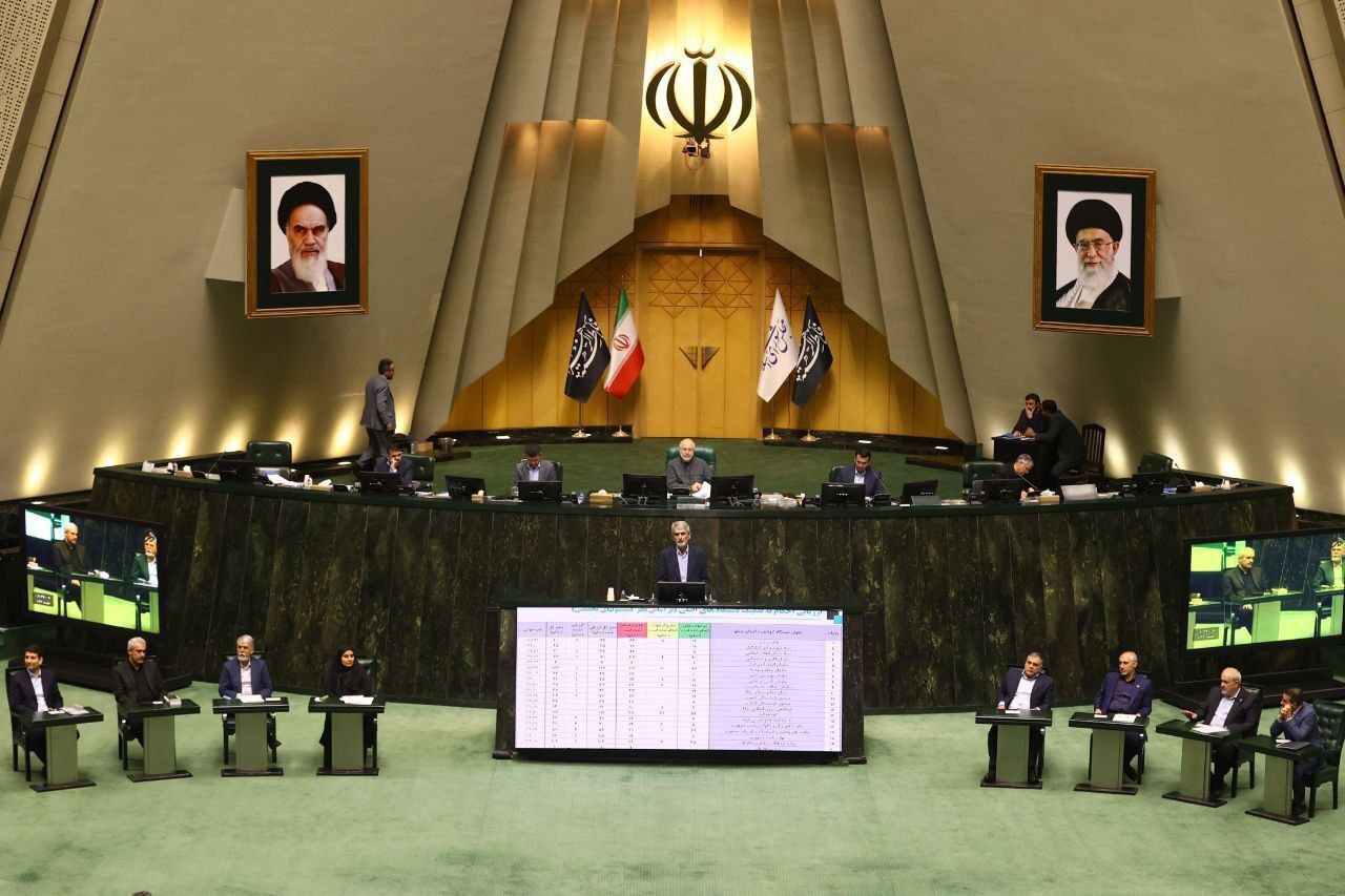 چیدمان جدید صندلی وزرا در مجلس + عکس