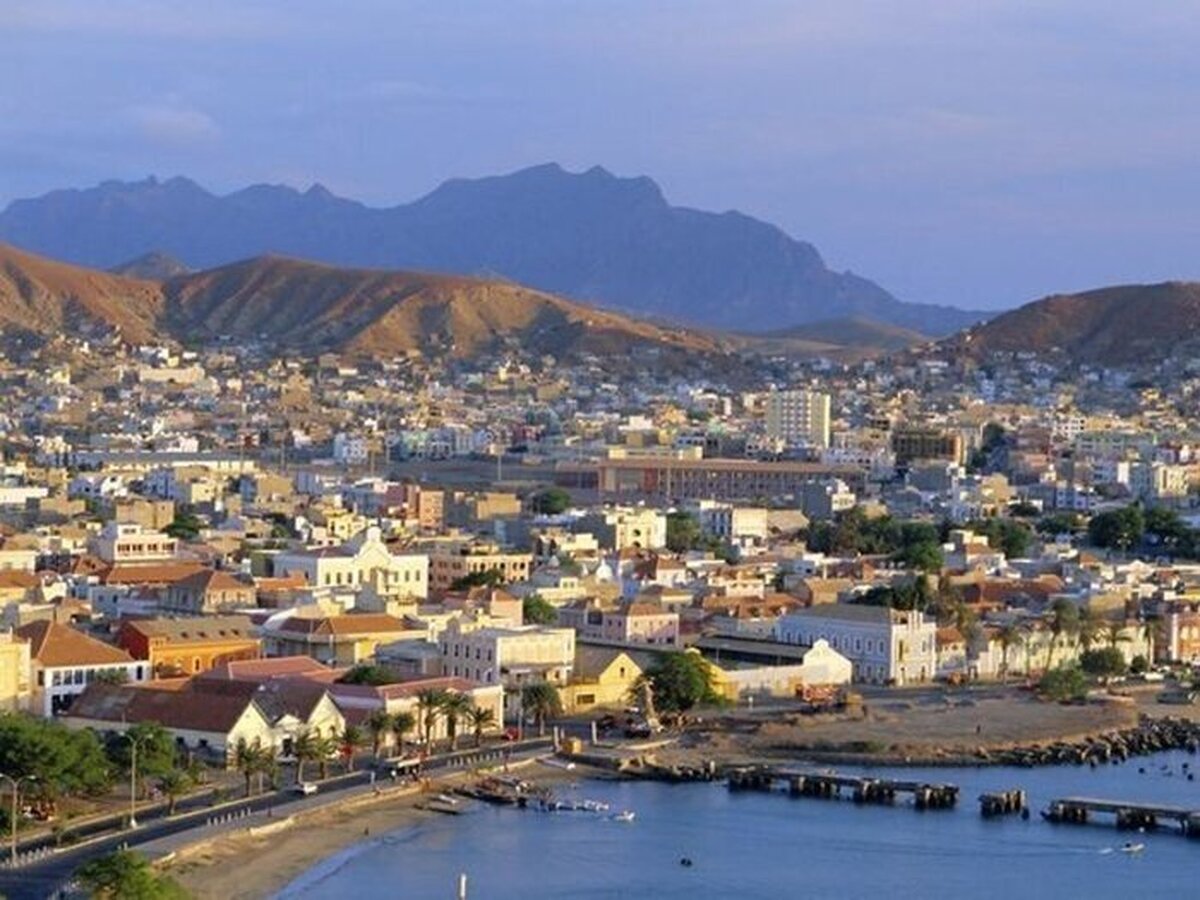 از سزاریا اِوُرا تا کوسه‌های آبی؛ نگاهی به فرهنگ و فوتبال کیپ‌ورد