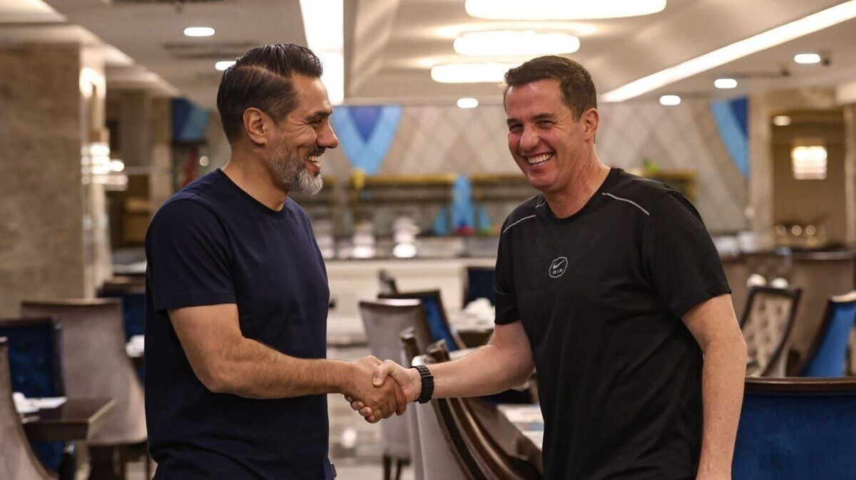 افشین پیروانی در پرسپولیس می‌ماند؟