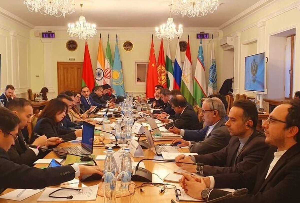 اجلاس نخست وزیران شانگهای با حضور محمدرضا عارف