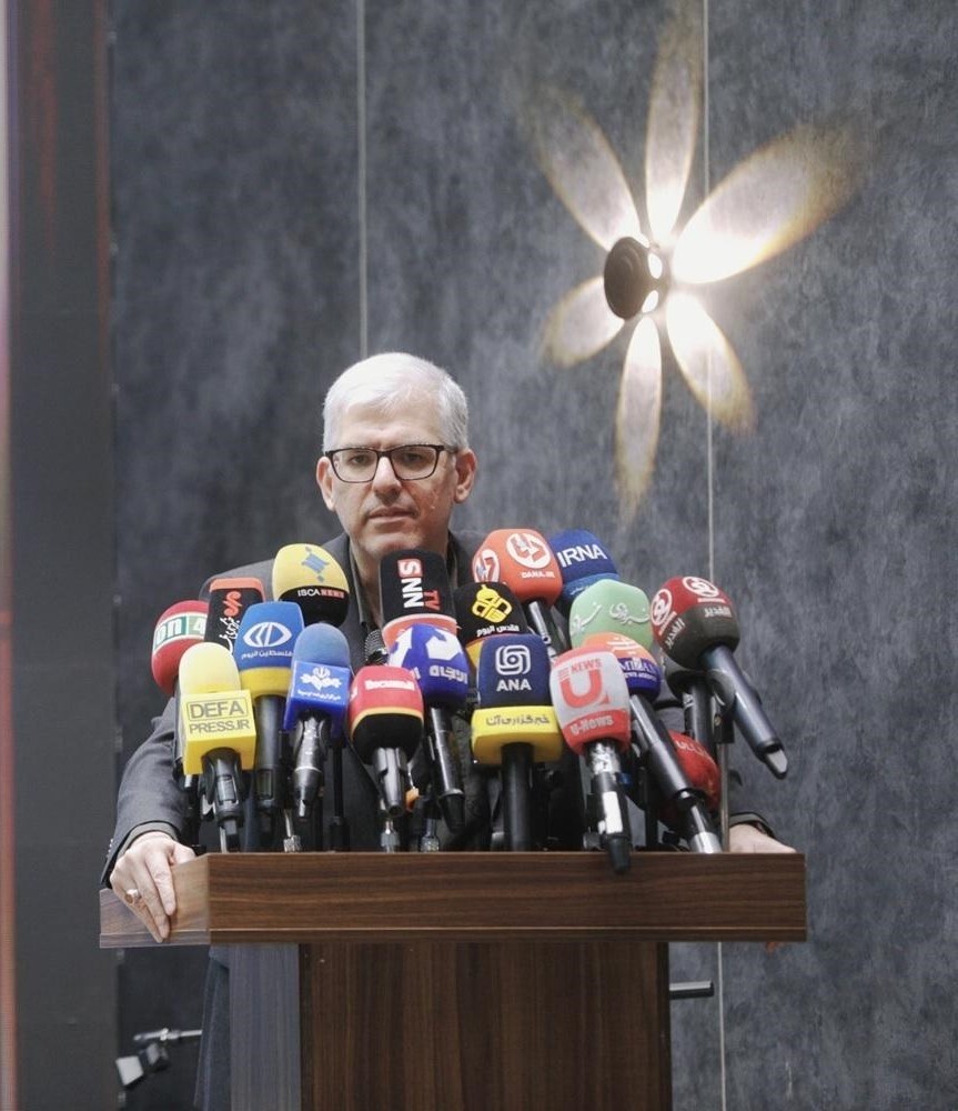 رئیس سازمان فضایی ایران از پرتاب همزمان ۳ ماهواره ایرانی به فضا خبر داد