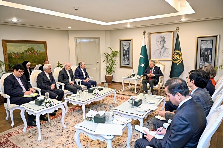 تخت‌روانچی: تقویت روابط با همسایگان اولویت قطعی ایران