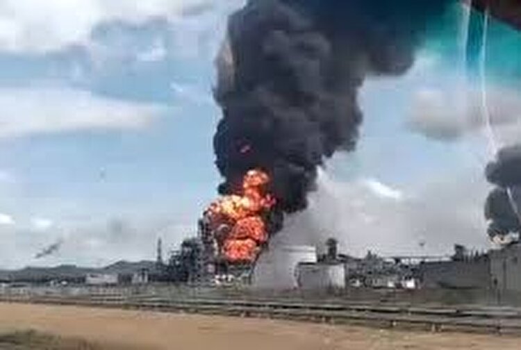انفجار و آتش‌سوزی گسترده در تاسیسات نفتی ونزوئلا+ فیلم
