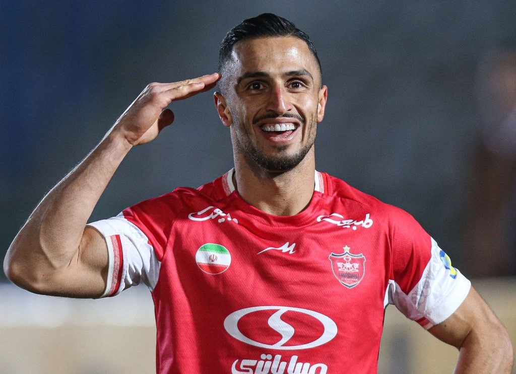 پا تو کفش طلا، علیپور می تازد