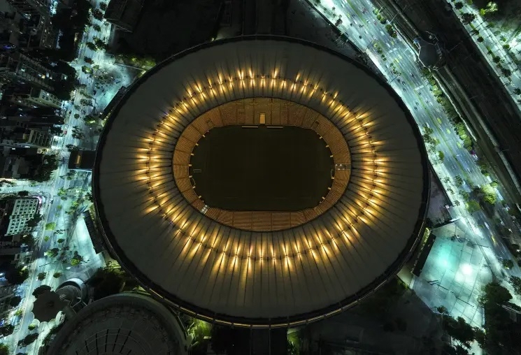 چوب حراج به معروف‌ترین ورزشگاه جهان