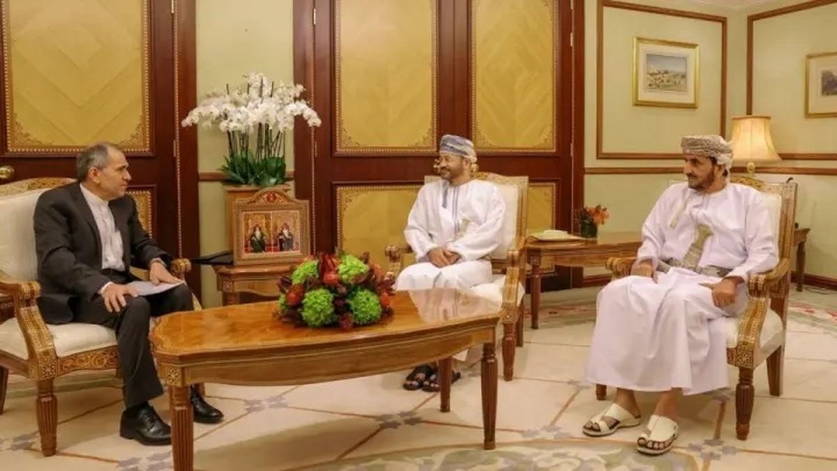 تختروانچی با وزیر امور خارجه عمان دیدار کرد