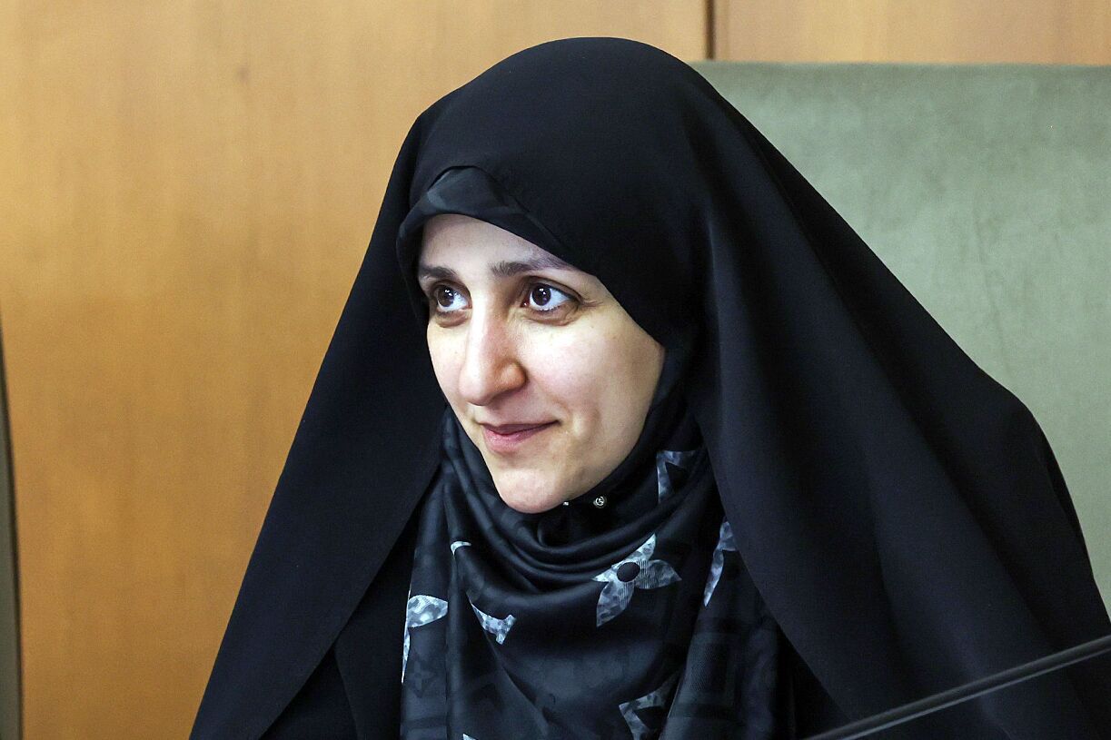 مشکلات زنان بخاطر ناآگاهی حقوقی‌شان می‌باشد