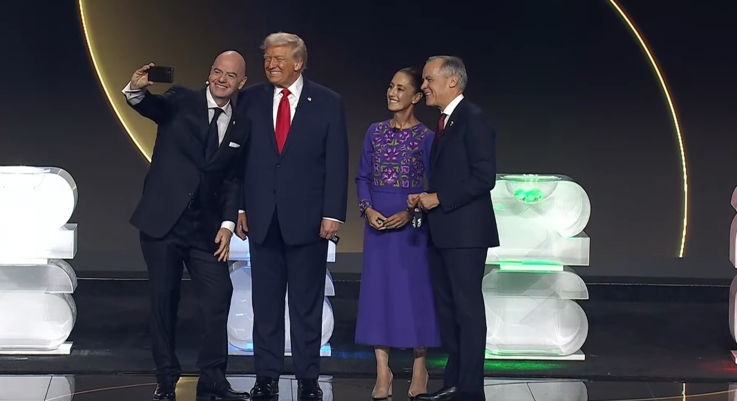 سلفی اینفانتینو با روسای سه کشور میزبان جام جهانی سلفی اینفانتینو با روسای سه کشور میزبان جام جهانی