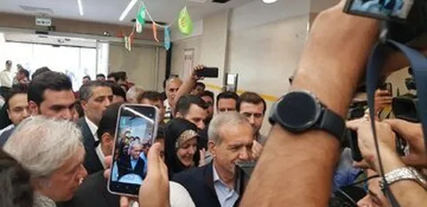 دختر و نوه مسعود پزشکیان در پای صندوق رأی