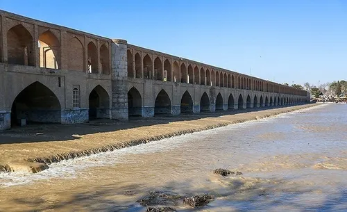 جاری شدن آب در زاینده رود
