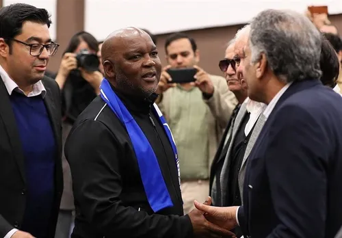 پیتسو موسیمانه روی نیمکت استقلال نشست