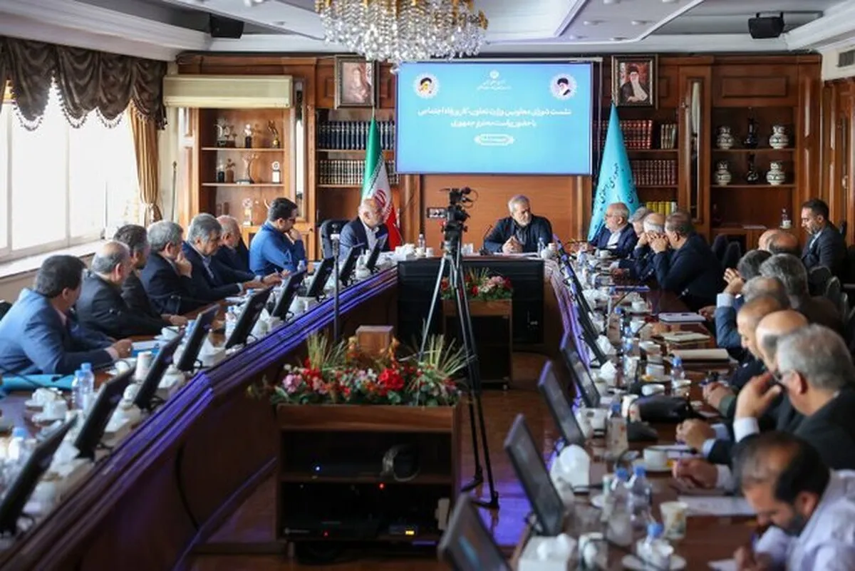 پزشکیان: سریعا یارانه پولدار‌ها را قطع کنید