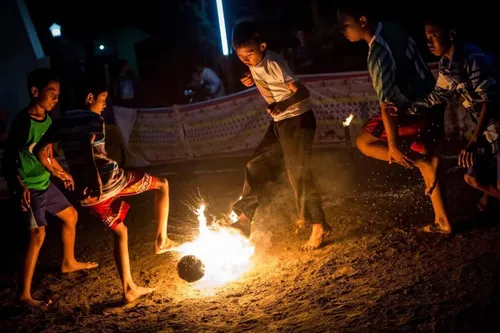 ۱۰ رشته ورزشی عجیبی که باور نمی&zwnj;کنید وجود داشته باشند؛ از &laquo;کشتی با پا&raquo; تا &laquo;راسو دوانی&raquo;
