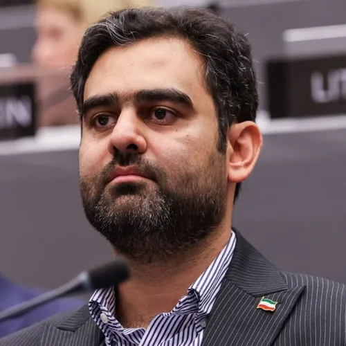 امیرحسین ثابتی: غلط می‌کنید به چهار نفر جلوی مجلس بگویید تجمع نکنن!