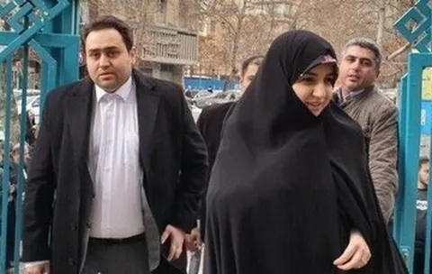 دختر حسن روحانی و همسرش در حال رأی دادن
