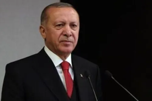 تیپ همسر اردوغان پای صندوق رأی خبرساز شد+عکس